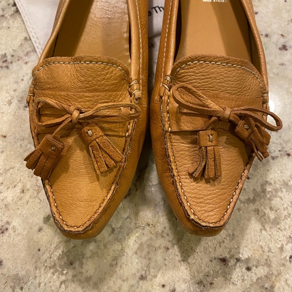 Prada tan leather pointed loafers / driving shoes w/ tassel tassle - Picture 3 of 8